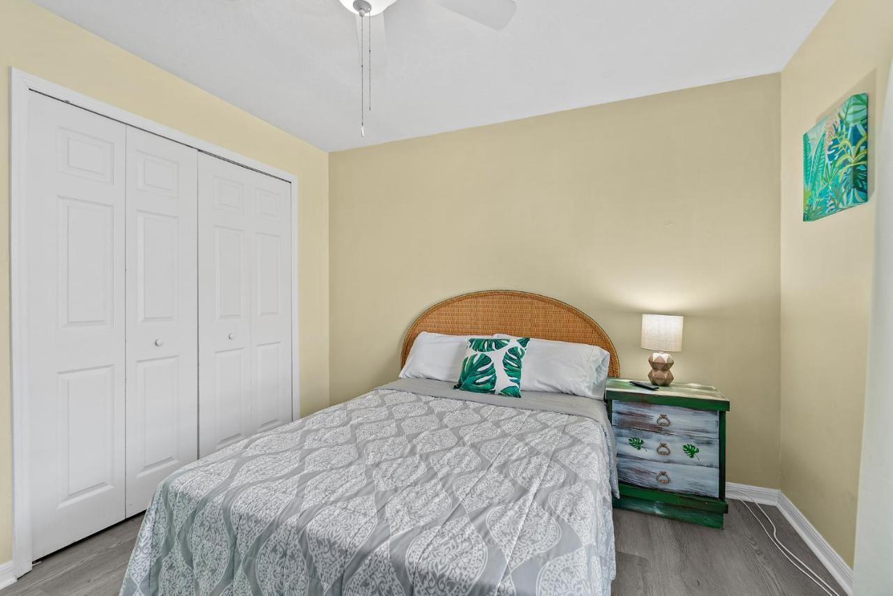Surfside Paradise Retreat - 3Br And 2Ba Duplex, Grill, Dog Friendly - Close To The Beach! Melbourne Esterno foto
